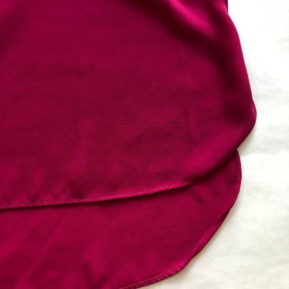 VINCE CAMUTO Fuschia Crepe V-Neck Sleeveless Top - Picture 6 of 6